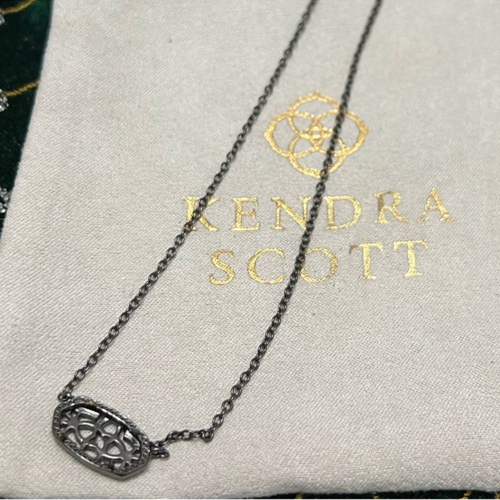 Kendra Scott GM Elisa frame